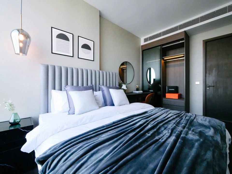 ให้เช่า The ESSE Sukhumvit 36 3 ห้องนอน 3 ห้องน้ำ ชั้นสูงมากเวอร์ ตกแต่งสวย เฟอร์นิเจอร์ เครื่องใช้ไฟฟ้าครบ วิวถนนสุขุมวิท ทองหล่อ ต้องจัดแล้ว