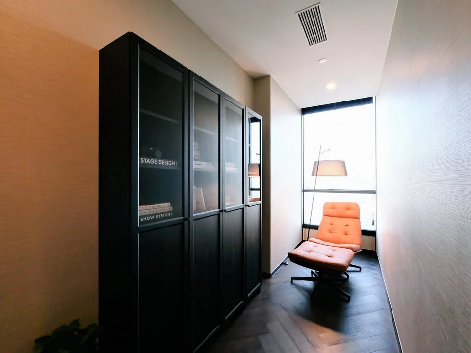 ให้เช่า The ESSE Sukhumvit 36 3 ห้องนอน 3 ห้องน้ำ ชั้นสูงมากเวอร์ ตกแต่งสวย เฟอร์นิเจอร์ เครื่องใช้ไฟฟ้าครบ วิวถนนสุขุมวิท ทองหล่อ ต้องจัดแล้ว