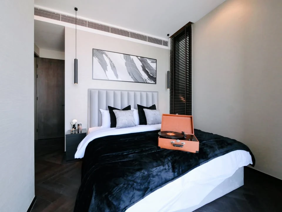ให้เช่า The ESSE Sukhumvit 36 3 ห้องนอน 3 ห้องน้ำ ชั้นสูงมากเวอร์ ตกแต่งสวย เฟอร์นิเจอร์ เครื่องใช้ไฟฟ้าครบ วิวถนนสุขุมวิท ทองหล่อ ต้องจัดแล้ว