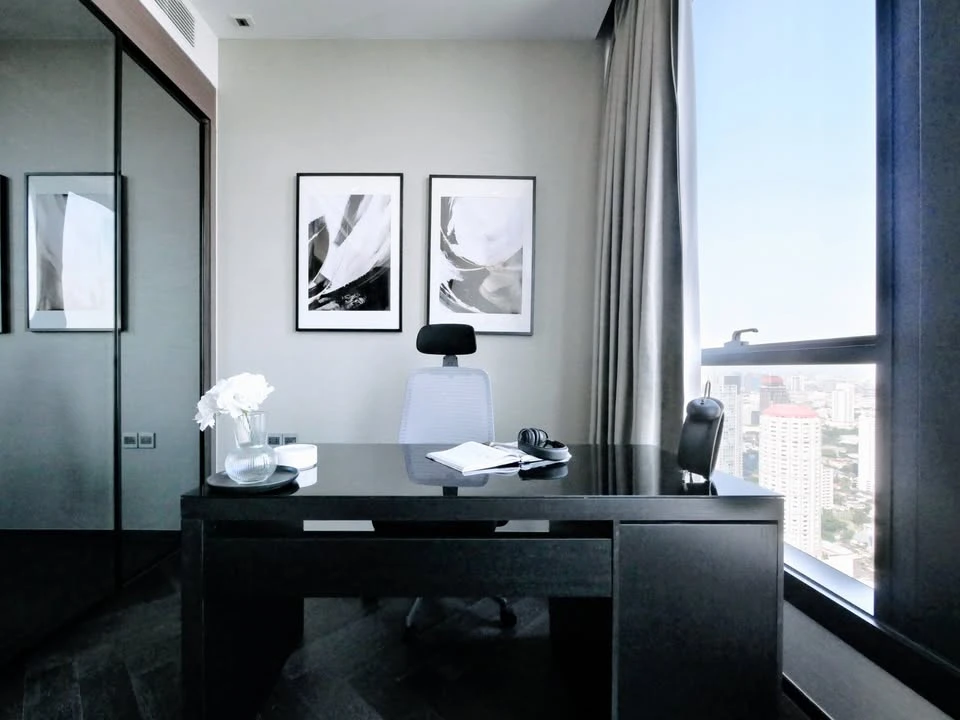 ให้เช่า The ESSE Sukhumvit 36 3 ห้องนอน 3 ห้องน้ำ ชั้นสูงมากเวอร์ ตกแต่งสวย เฟอร์นิเจอร์ เครื่องใช้ไฟฟ้าครบ วิวถนนสุขุมวิท ทองหล่อ ต้องจัดแล้ว