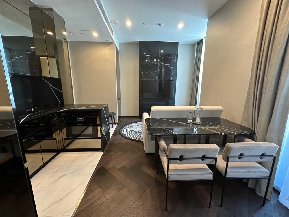 For rent: The Esse Sukhumvit 36, spacious room, comfortable, fully furnished, nice to live in, reserve now!