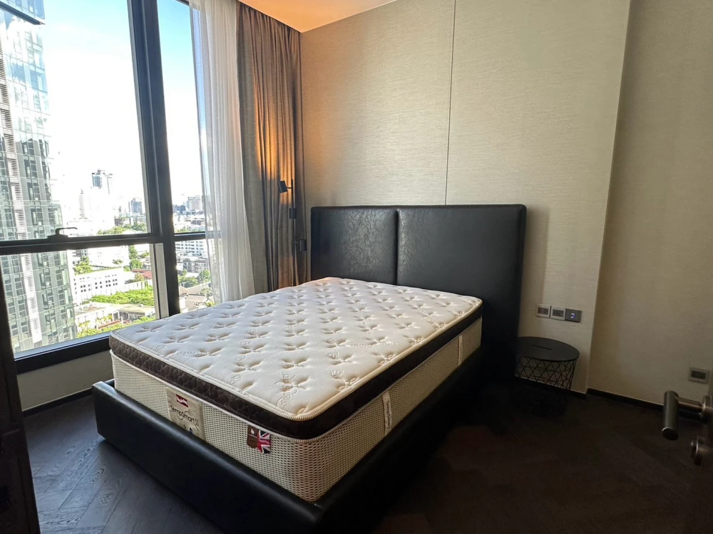 For rent: The Esse Sukhumvit 36, spacious room, comfortable, fully furnished, nice to live in, reserve now!