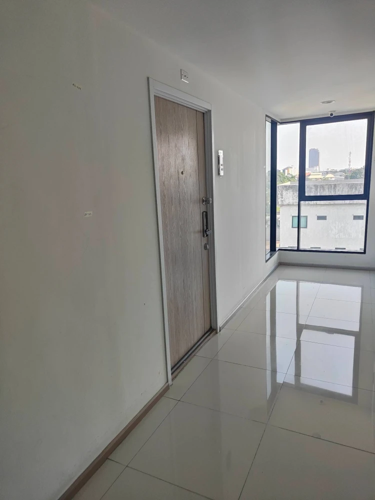 For rent: The Excel Groove Lasalle 52, 5th floor unit. Excellent location. High-quality wallpaper and fully furnished. Don't miss out!