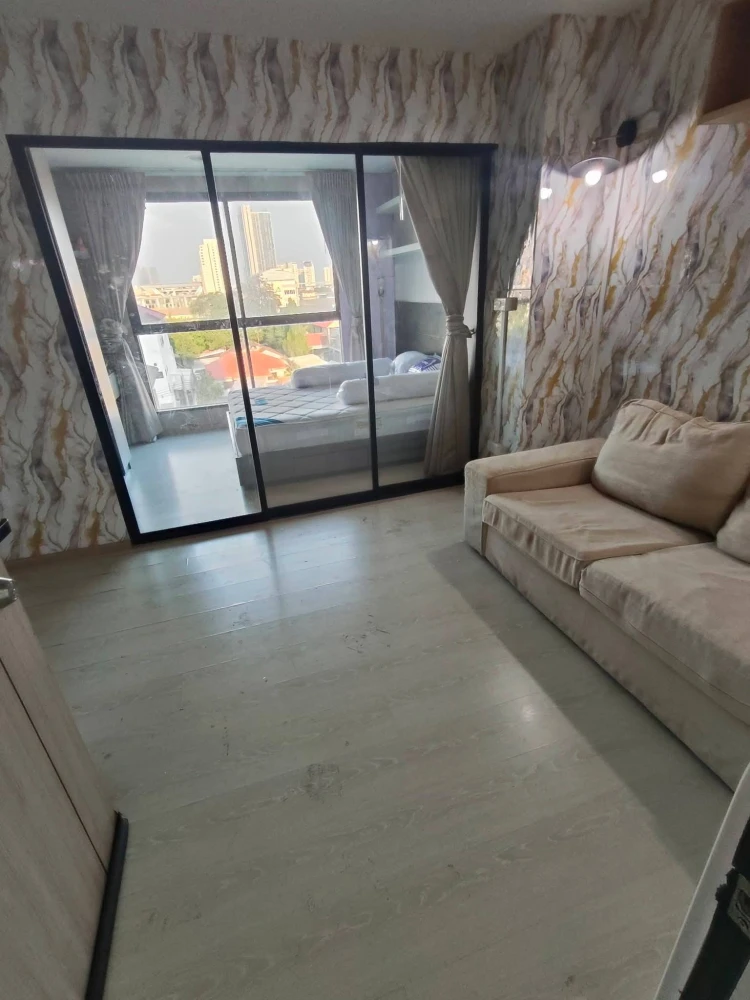 For rent: The Excel Groove Lasalle 52, 5th floor unit. Excellent location. High-quality wallpaper and fully furnished. Don't miss out!
