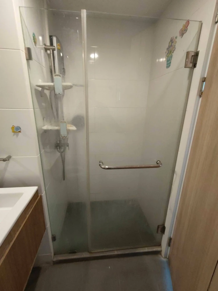 For rent: The Excel Groove Lasalle 52, 5th floor unit. Excellent location. High-quality wallpaper and fully furnished. Don't miss out!