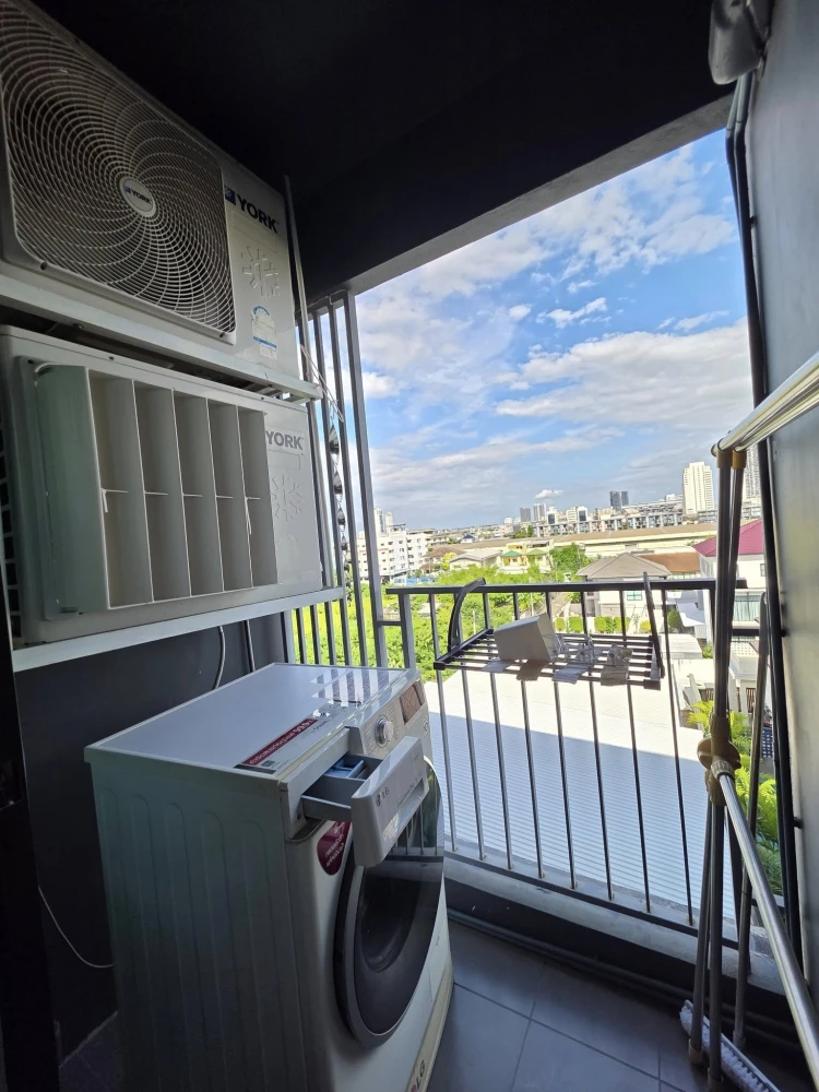 For rent: The Excel Groove Lasalle 52, a nice room on the 6th floor, good location, beautiful view, comes with complete facilities, reserve now!