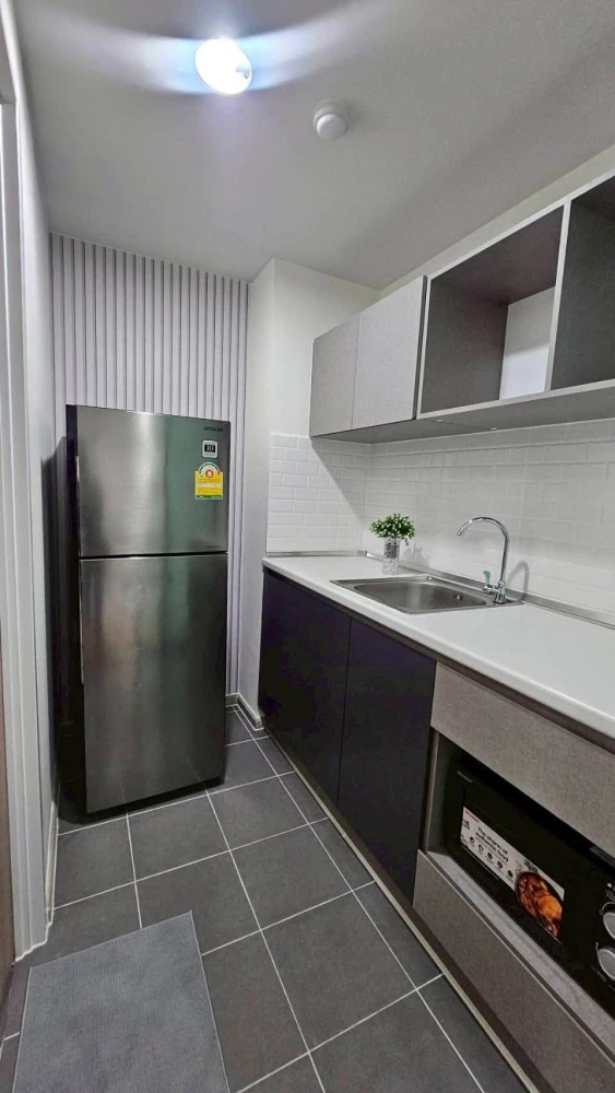 For Rent: The Excel Groove Lasalle 52, corner unit offering privacy, fully furnished, great view. Don't miss out!