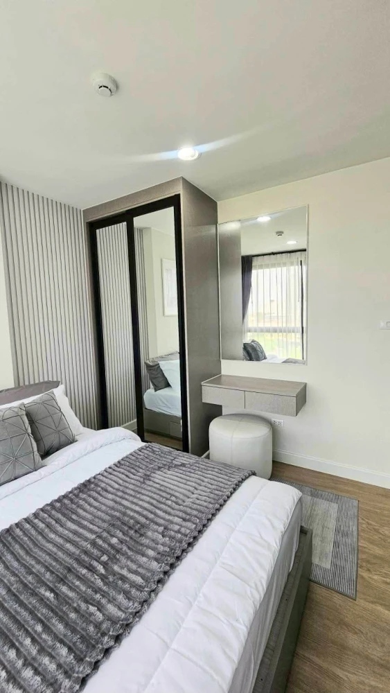 For Rent: The Excel Groove Lasalle 52, corner unit offering privacy, fully furnished, great view. Don't miss out!