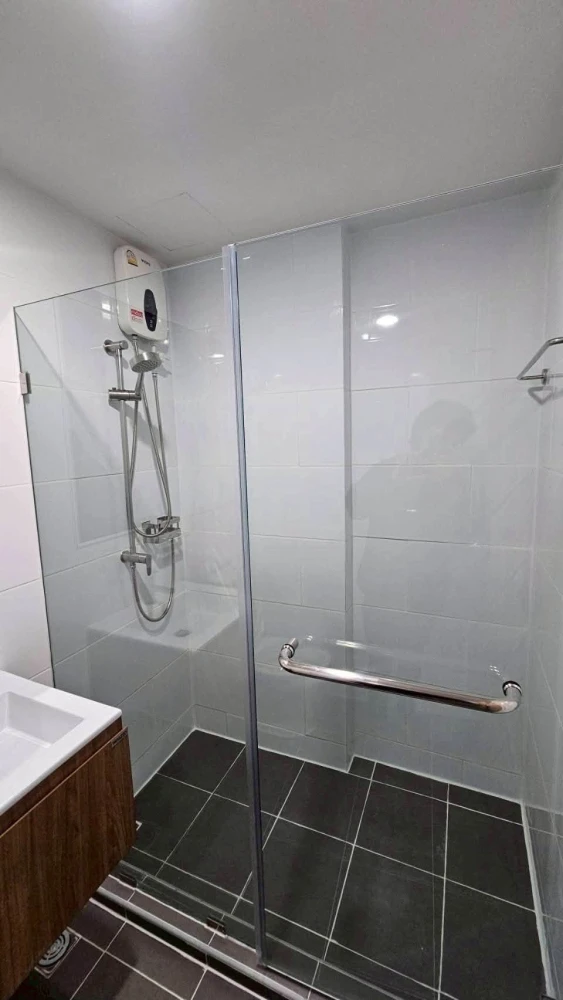 For Rent: The Excel Groove Lasalle 52, corner unit offering privacy, fully furnished, great view. Don't miss out!