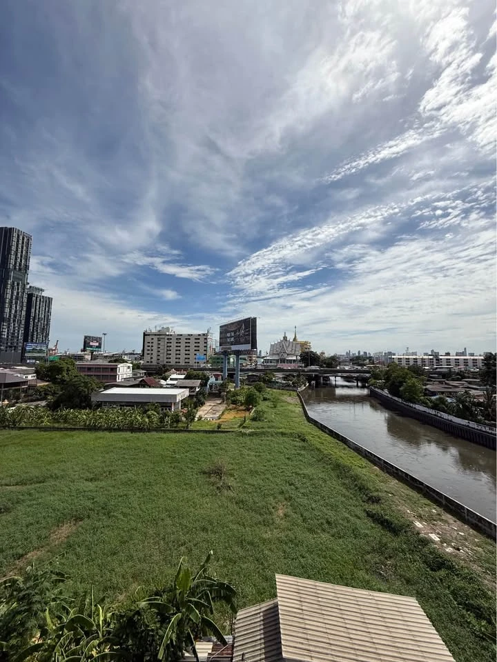 For rent: The Excel Hideaway Sukhumvit 50, spacious room, comfortable, good view, with amenities. Book now before you miss out!
