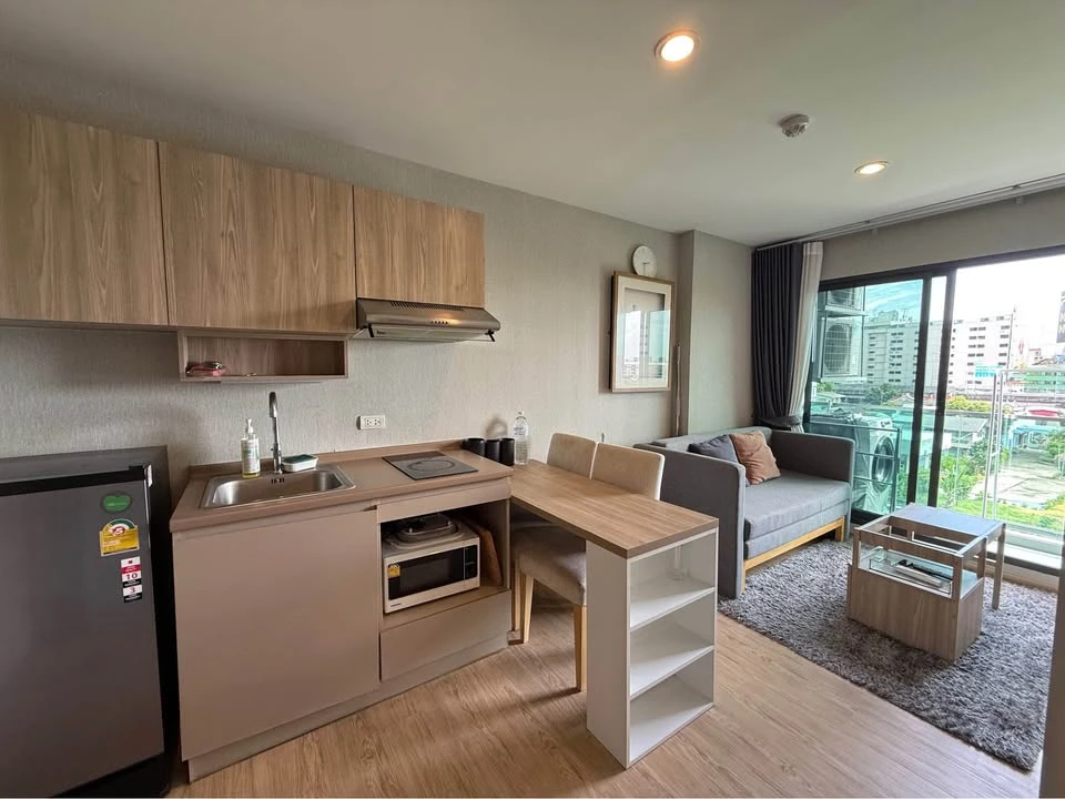 For rent: The Excel Hideaway Sukhumvit 50, spacious room, comfortable, good view, with amenities. Book now before you miss out!