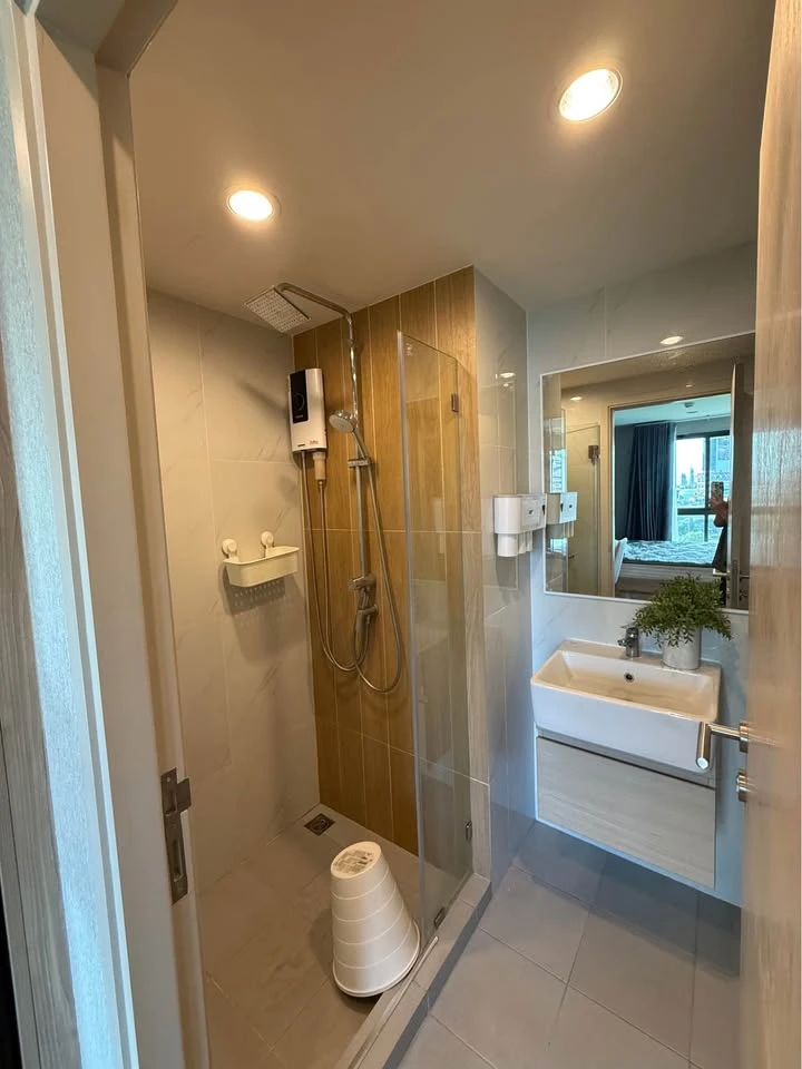 For rent: The Excel Hideaway Sukhumvit 50, spacious room, comfortable, good view, with amenities. Book now before you miss out!
