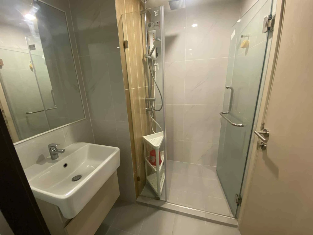 For rent: The Excel Hideaway Sukhumvit 50, 50 rooms, ready to move in, 7th floor, river view, great price, hurry and reserve.