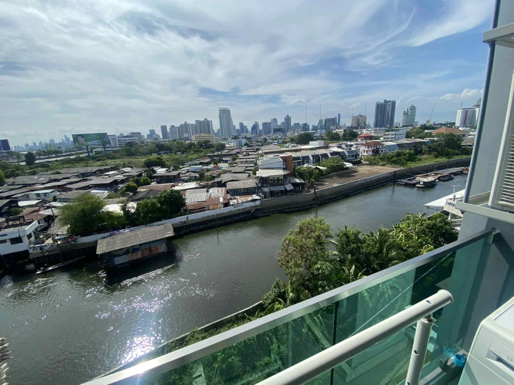 For rent: The Excel Hideaway Sukhumvit 50, 50 rooms, ready to move in, 7th floor, river view, great price, hurry and reserve.