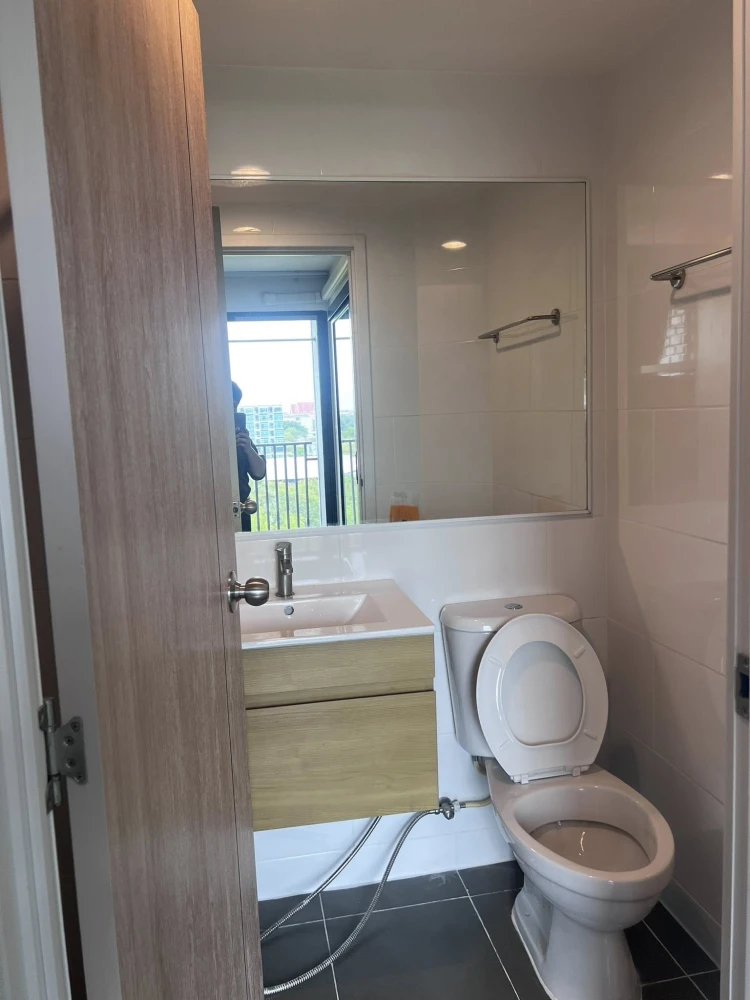 For rent: The Excel Khu Khot, Building C, 7th floor. Furniture as shown in the pictures, high-quality built-in fixtures. Don't miss this opportunity!