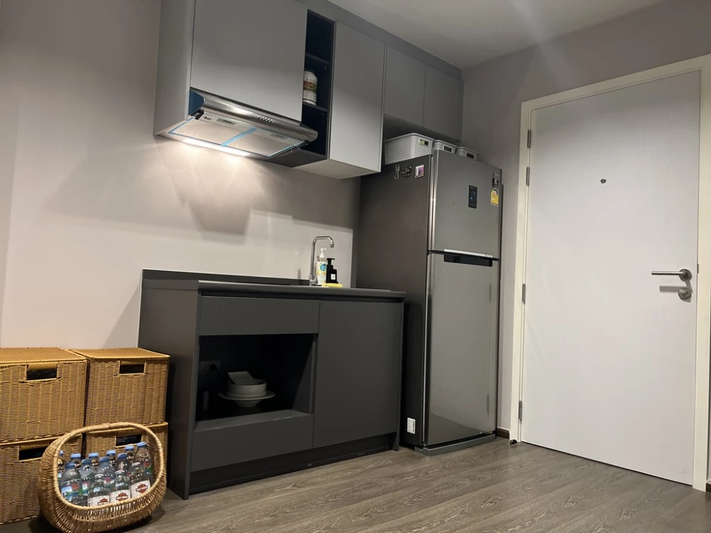 For rent: The Excel Ladprao-Sutthisan, 3rd floor room with swimming pool view, fully furnished and appliances, ready to move in, just bring your bags