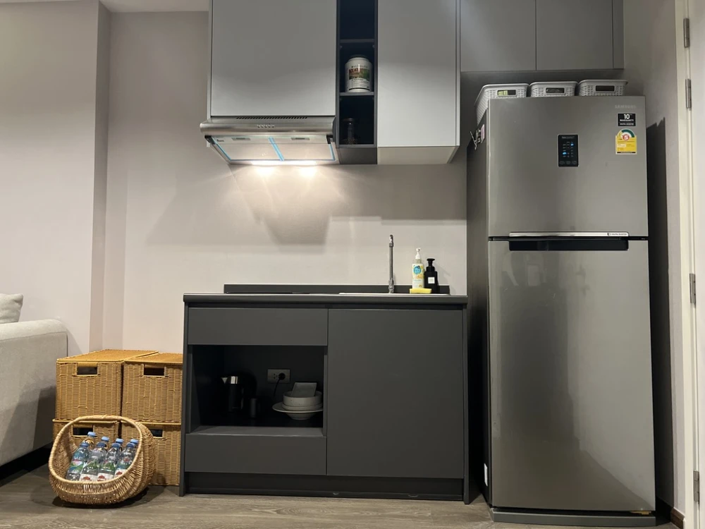 For rent: The Excel Ladprao-Sutthisan, 3rd floor room with swimming pool view, fully furnished and appliances, ready to move in, just bring your bags