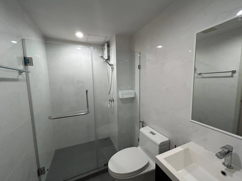 For rent: The Excel Ratchada 18, fully furnished room with appliances. Just bring your bags and move in! Book now before it's too late!