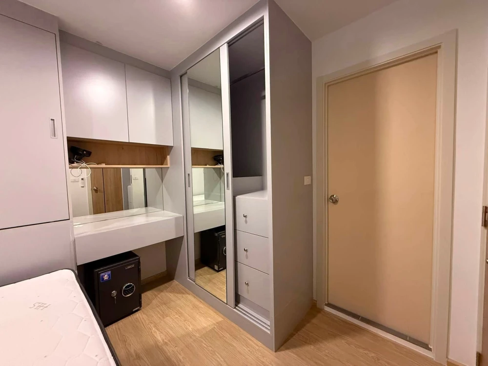 For rent: The Excel Ratchada 18. Spacious and comfortable room with ample living space. Convenient and complete amenities all in one place. Don't miss