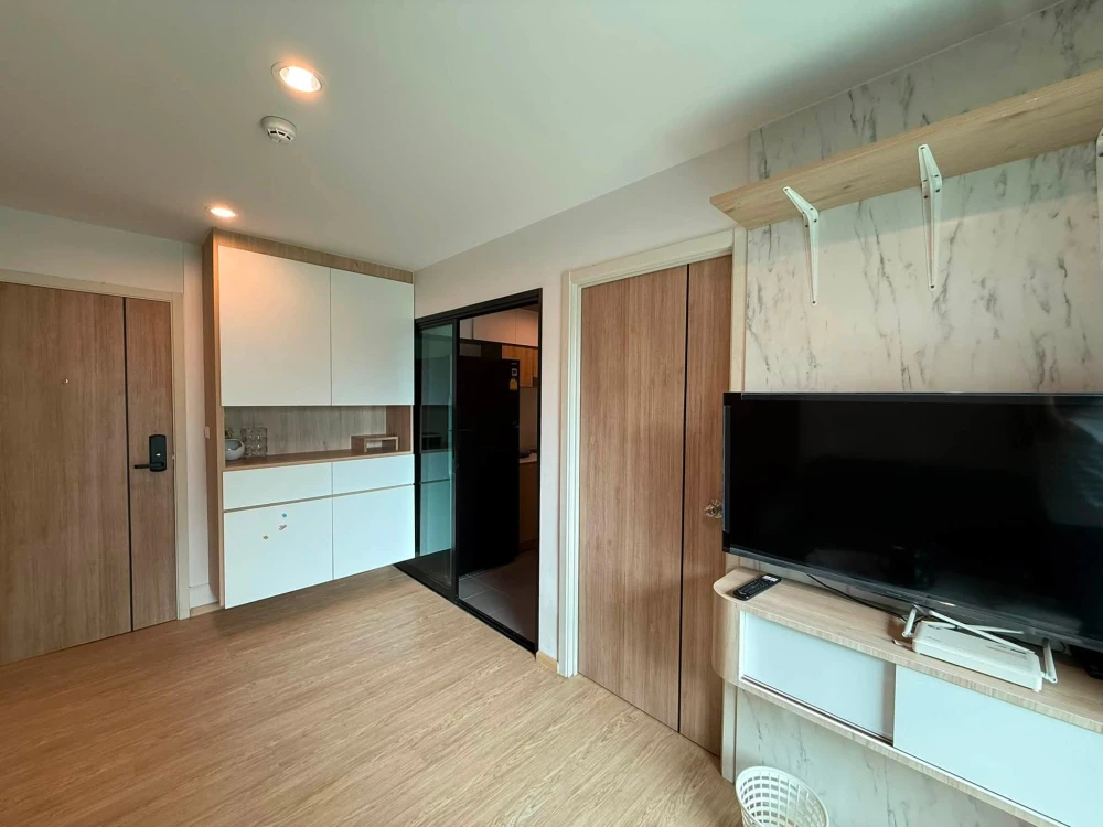 For rent: The Excel Ratchada 18. Spacious and comfortable room with ample living space. Convenient and complete amenities all in one place. Don't miss