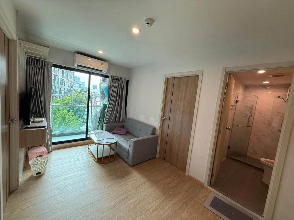 For rent: The Excel Ratchada 18. Spacious and comfortable room with ample living space. Convenient and complete amenities all in one place. Don't miss