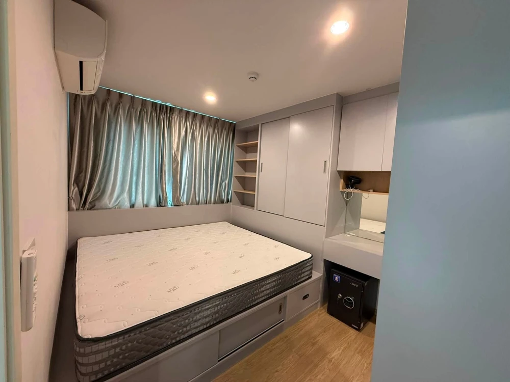 For rent: The Excel Ratchada 18. Spacious and comfortable room with ample living space. Convenient and complete amenities all in one place. Don't miss