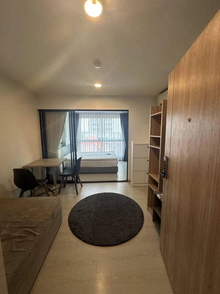 For rent: The Excel Udomsuk, 5th floor, partitioned room, comes with complete furniture and appliances. Reserve now, don't miss out.