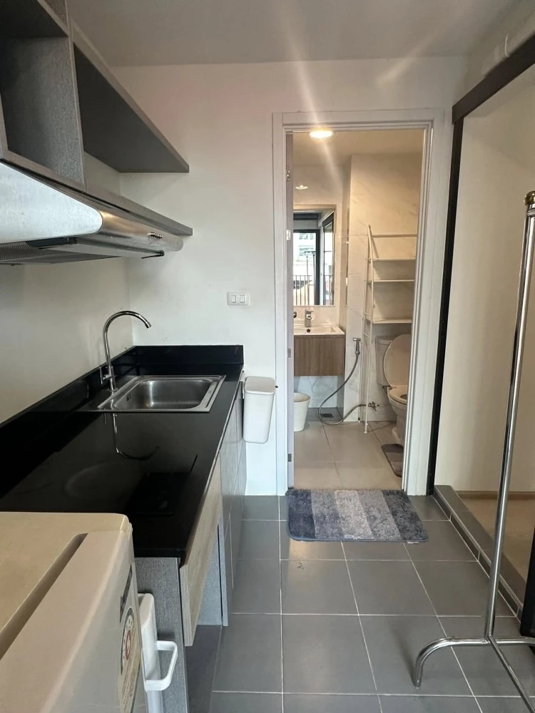 For rent: The Excel Udomsuk, 5th floor, partitioned room, comes with complete furniture and appliances. Reserve now, don't miss out.