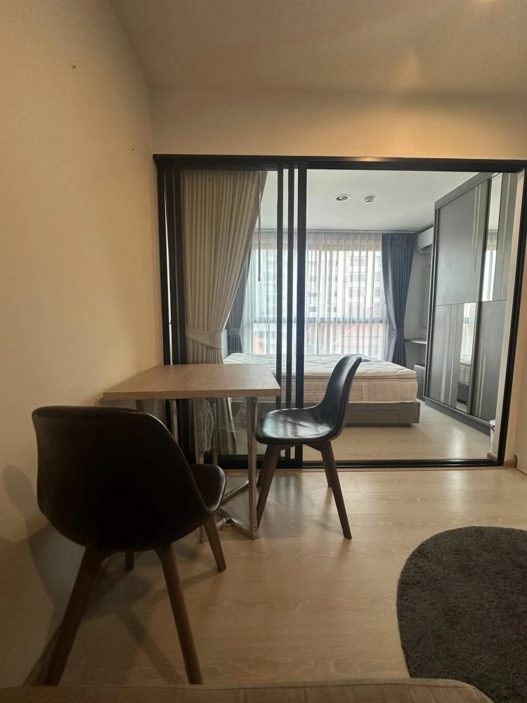 For rent: The Excel Udomsuk, 5th floor, partitioned room, comes with complete furniture and appliances. Reserve now, don't miss out.