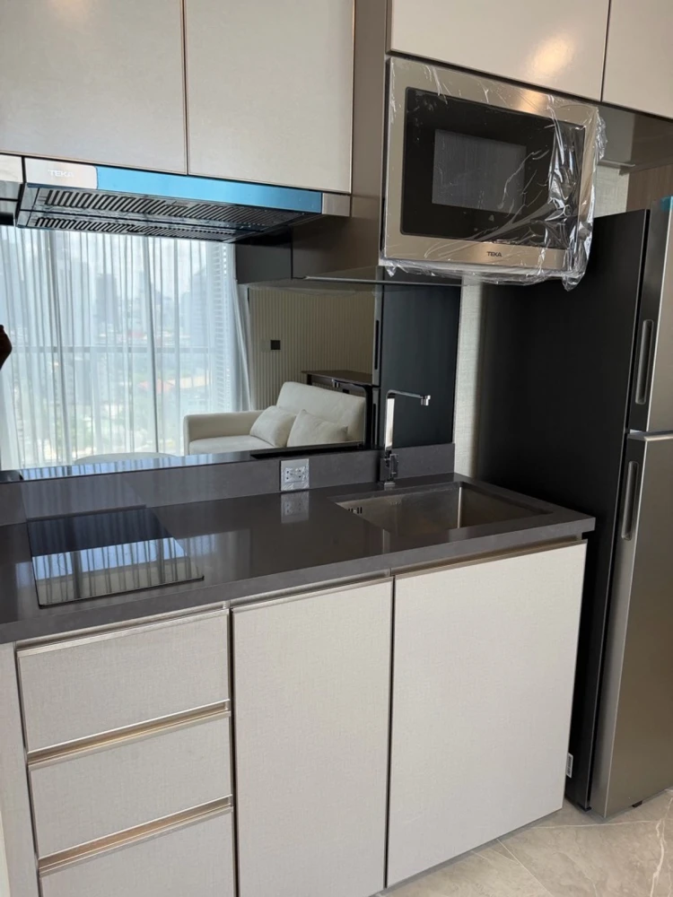 For rent: The Extro Phayathai-Rangnam, 10th floor, city view, fully furnished. Book now!