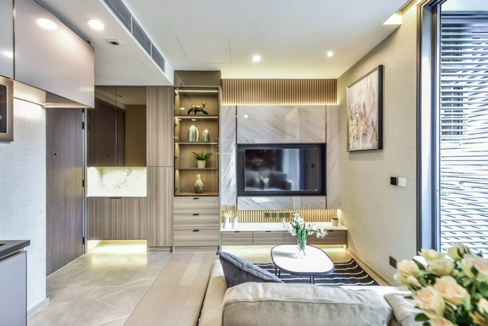 For rent: The Extro Phayathai-Rangnam, high floor unit, ready to move in, fully furnished, complete amenities. Book now, don't miss out!