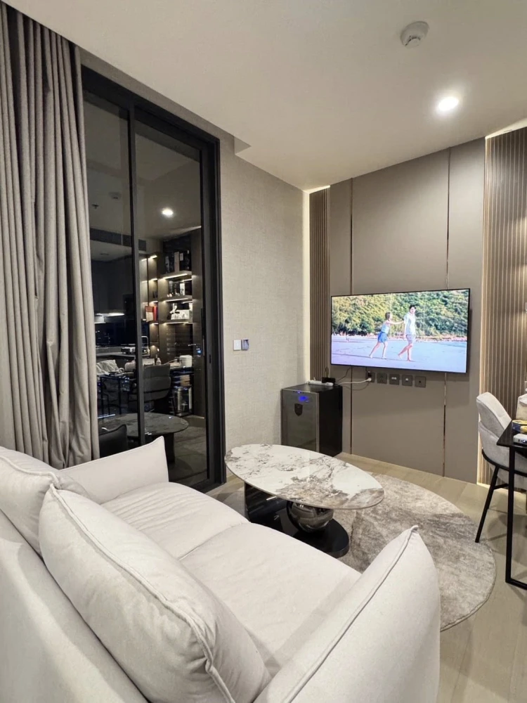 For rent: The Extro Phayathai-Rangnam, decorated in a theme, built-in furniture, King Power view from a high floor. Can you not book it?
