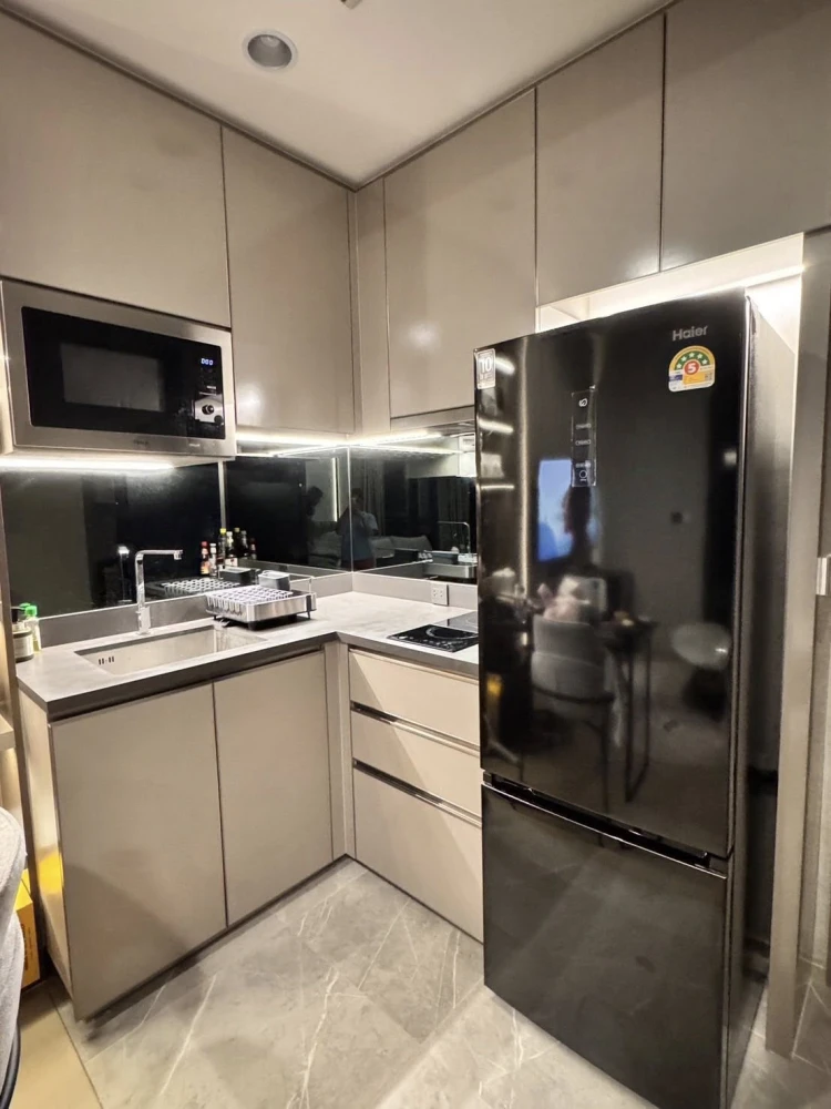 For rent: The Extro Phayathai-Rangnam, decorated in a theme, built-in furniture, King Power view from a high floor. Can you not book it?
