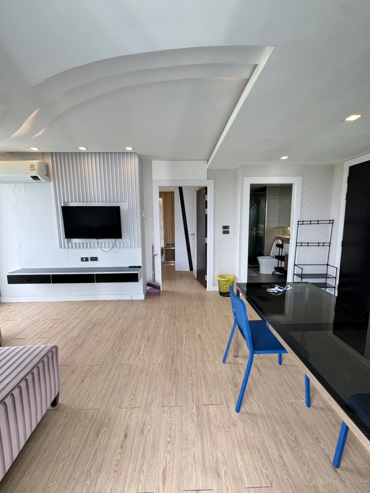 For rent: The Feelture Pattaya, corner room with privacy, plenty of usable space, good location, complete amenities. Hurry and reserve now!