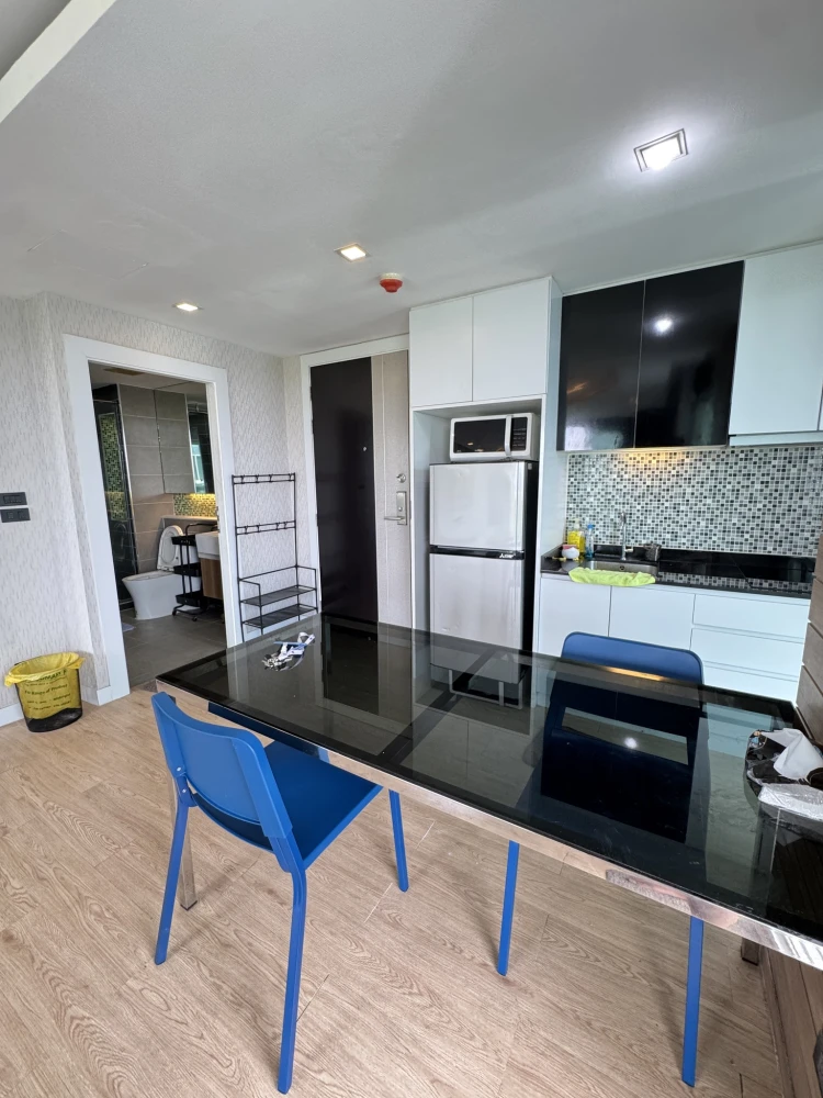 For rent: The Feelture Pattaya, corner room with privacy, plenty of usable space, good location, complete amenities. Hurry and reserve now!