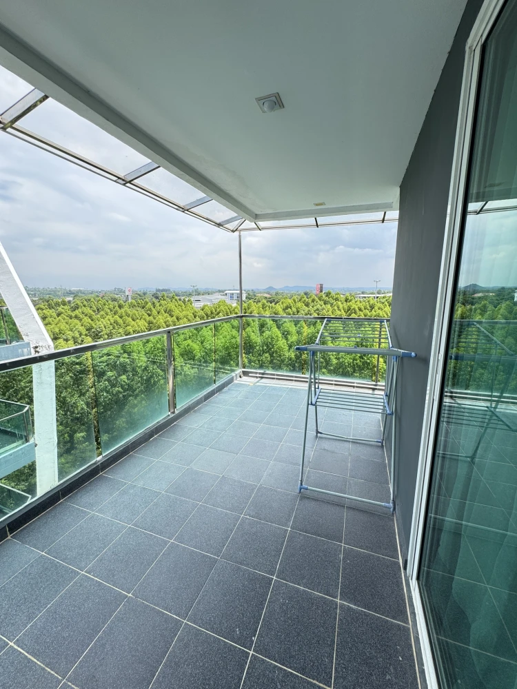 For rent: The Feelture Pattaya, corner room with privacy, plenty of usable space, good location, complete amenities. Hurry and reserve now!