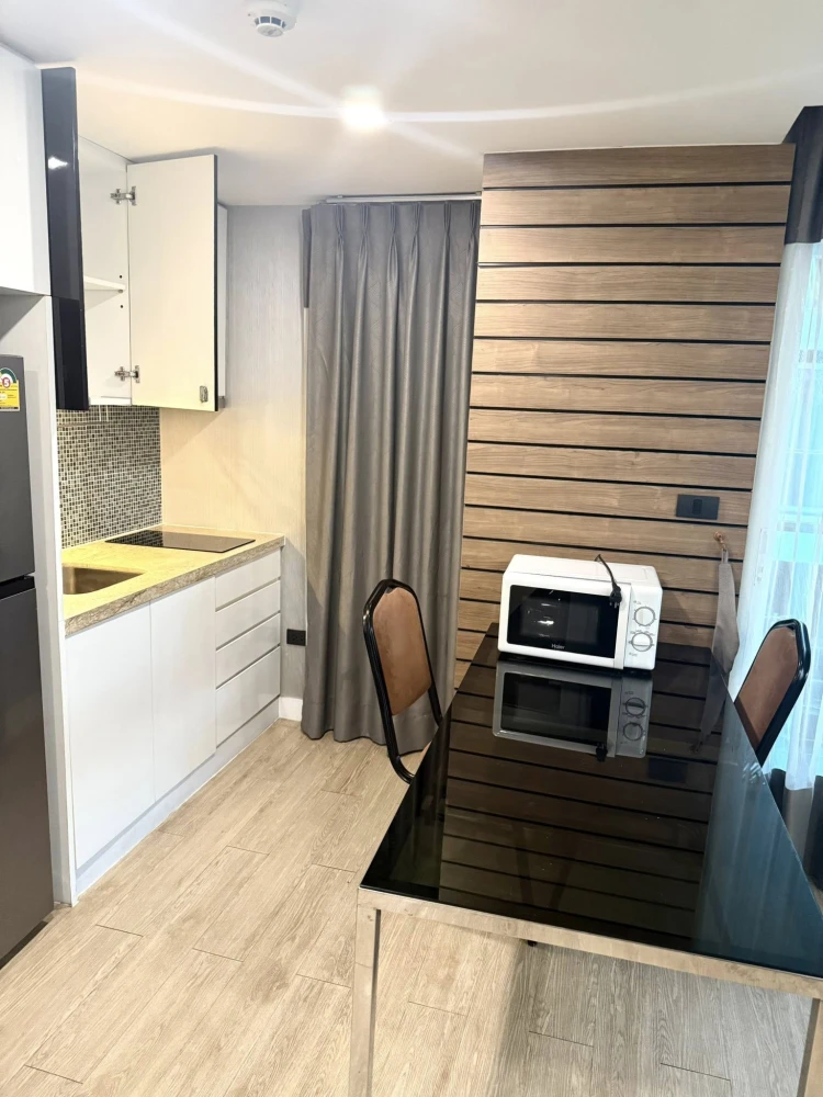 For rent: The Feelture Pattaya. Beautifully decorated room with high-quality built-in wall units in a prime location. Don't miss out!
