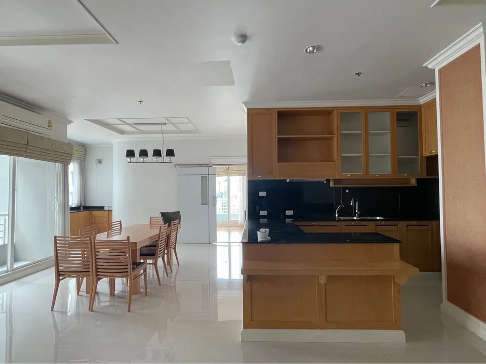 For sale rent: The Four Wings residence, spacious luxury condo, built-in kitchen and wide balcony, 15th floor, corner room, ready to move in