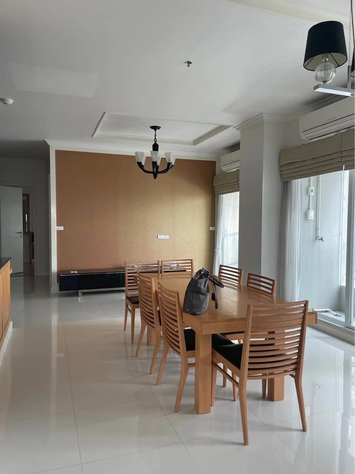 For sale rent: The Four Wings residence, spacious luxury condo, built-in kitchen and wide balcony, 15th floor, corner room, ready to move in