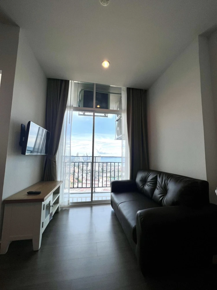 For rent: The Grand Jomtien, 2 bedrooms, plenty of living space, fully furnished, good location, beautiful sea view, don't miss it!