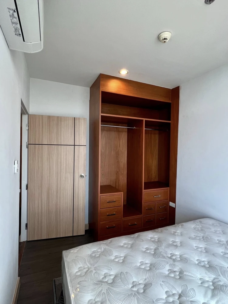 For rent: The Grand Jomtien, 2 bedrooms, plenty of living space, fully furnished, good location, beautiful sea view, don't miss it!