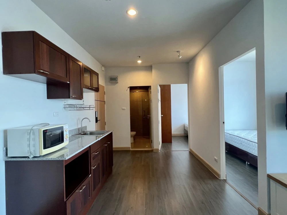 For rent: The Grand Jomtien, 2 bedrooms, plenty of living space, fully furnished, good location, beautiful sea view, don't miss it!