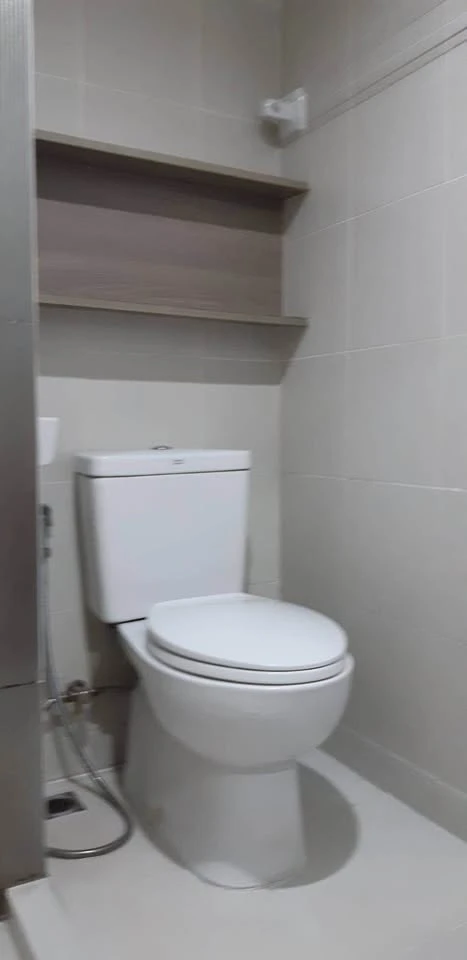 For rent: The Grass Pattaya, a nice room on the 2nd floor, fully furnished, great location, great common area. Reserve now!