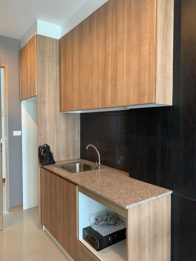 For rent: The Green Boulevard, divided into separate rooms, with a view overlooking the swimming pool, meeting all your needs.