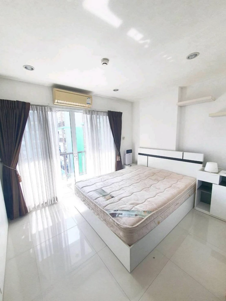 For rent: The Green Condo 2, 1 bedroom, 1 bathroom, spacious living area, great location, convenient transportation. Don't miss out!