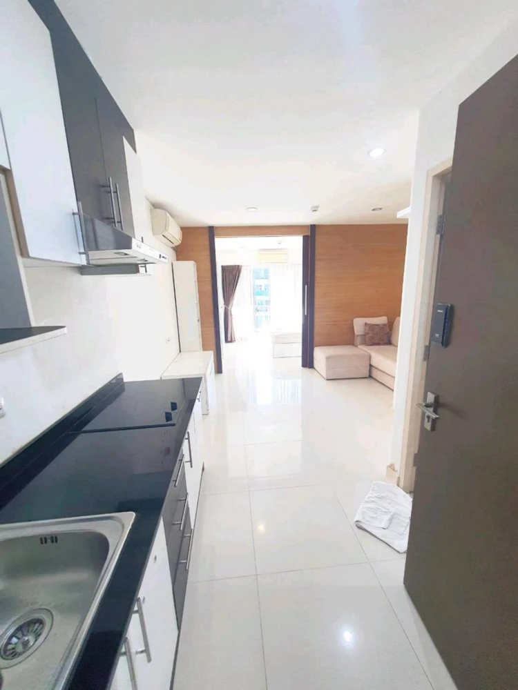 For rent: The Green Condo 2, 1 bedroom, 1 bathroom, spacious living area, great location, convenient transportation. Don't miss out!