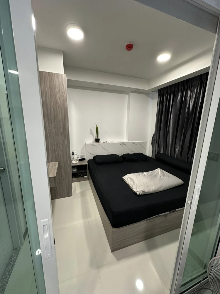 For rent: The Green Condo, 2 rooms, separated into sections, perfectly divided into zones. Come and reserve today. Don't miss out.