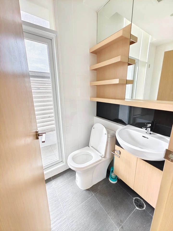 For rent: The Height Thonglor, a truly "open" condo with a 270-degree panoramic view. Corner unit with windows on two sides. Reserve now!