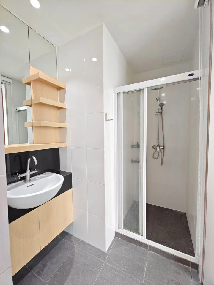 For rent: The Height Thonglor, a truly "open" condo with a 270-degree panoramic view. Corner unit with windows on two sides. Reserve now!