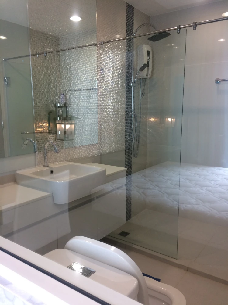 Hotel Serviced rooms for rent, fully furnished, move-in ready. Book now!